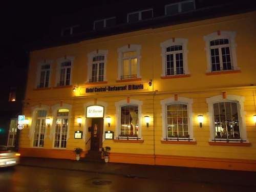 غرفنبرويش Hotel Central Restaurant El Barrio المظهر الخارجي الصورة