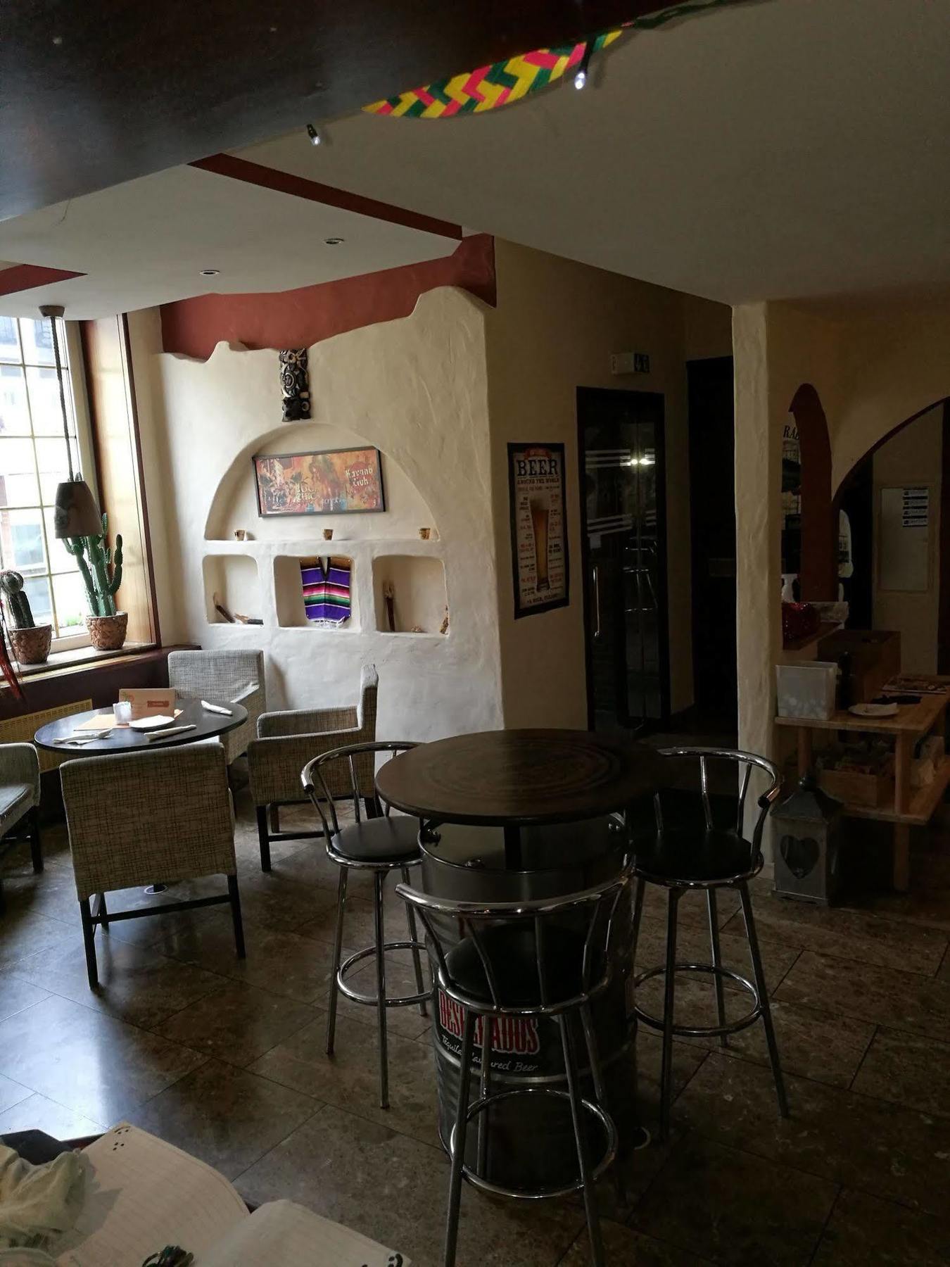 غرفنبرويش Hotel Central Restaurant El Barrio المظهر الخارجي الصورة